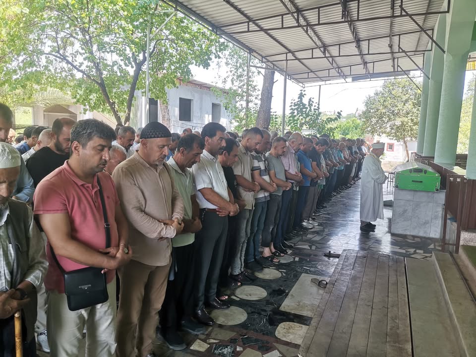 Değerli büyüğümüz Sultan Koca teyzemizin cenazesine katıldık teyzemize Allahtan